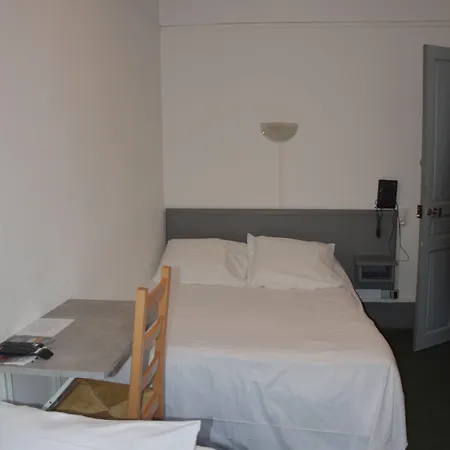 فندق De Normandie 2*